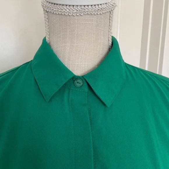 Forever 21 | Green Button-Down Collar Blouse with Front Pockets | Size S - Picture 2 of 9